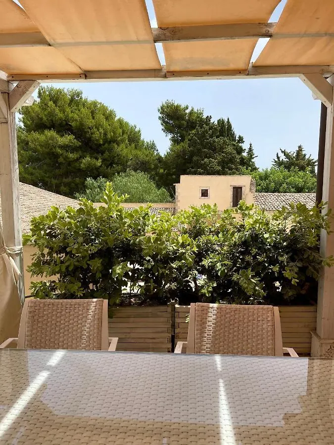 Chiusa Di Carlo Agriturismo Avola